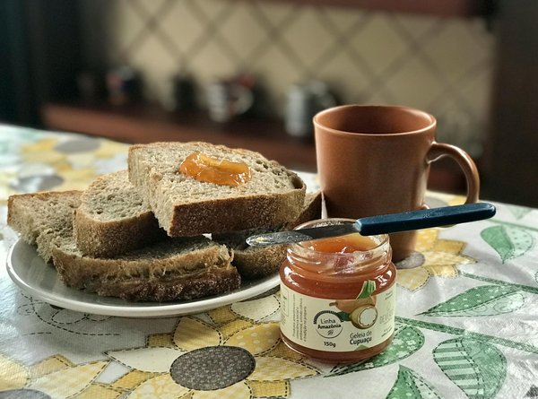 Comment organiser un séjour en Provence avec des ateliers de fabrication de confiture et des randonnées guidées?